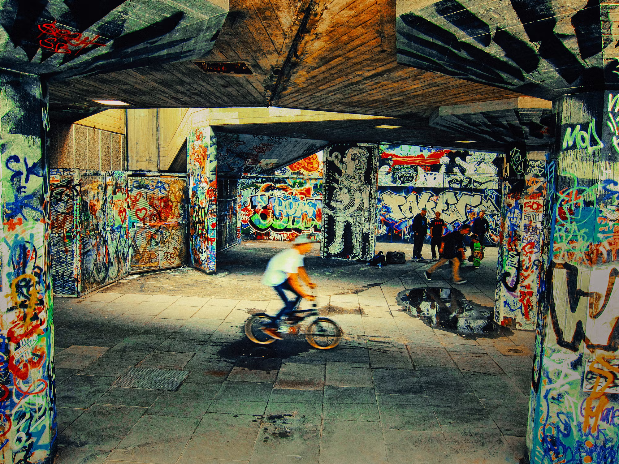 Exploring the Thrills of Skateboarding: Techniques, Styles, and Community